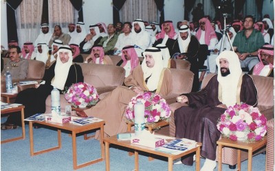 الأمير / فيصل بن بندر يحيي مع أهل الأدب إحدى أماسيهم …