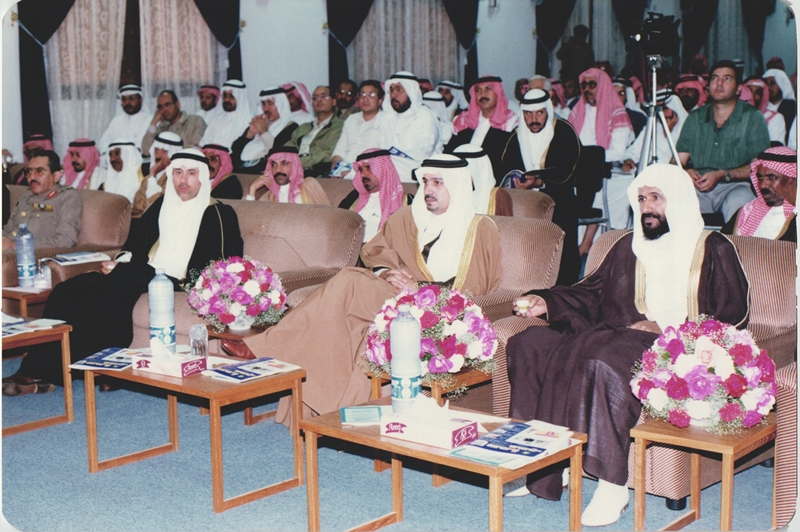 الأمير / فيصل بن بندر يحيي مع أهل الأدب إحدى أماسيهم …