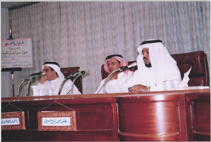 حوار أ . محمد زايد الألمعي – د. مطلق شايع – أ. أحمد التيهاني …