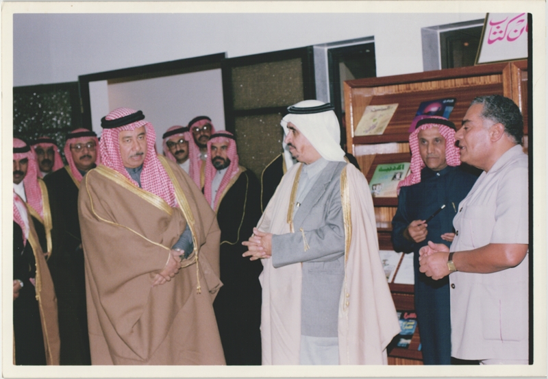الفريق / هاشم عنقاوي في مكتبة النادي …