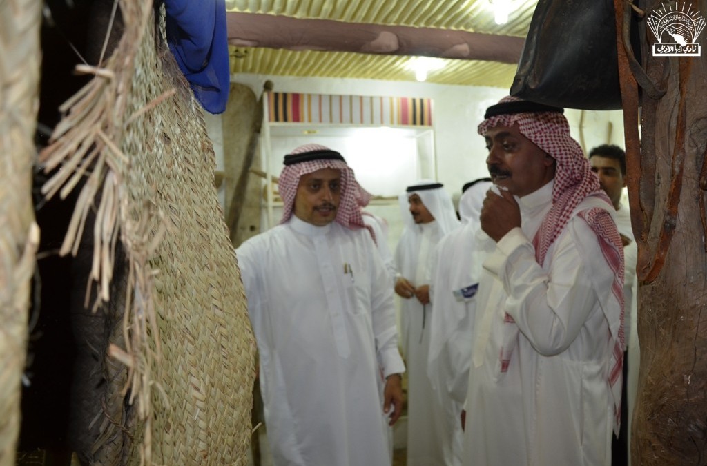 بحضور الدكتور محمد بن عيسى وكيل إمارة منطقة عسير حفل افتتاح الملتقى الثالث لرؤساء الأندية الأدبية وتكريم ثلاثة من رواد الحركة الأدبية والثقافية في المملكة