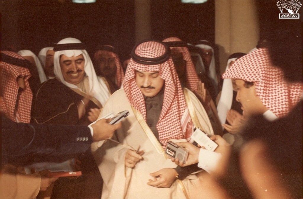 نائب أمير منطقة عسير الأمير / فيصل بن بندر في افتتاح أحد معارض الكتب في النادي …