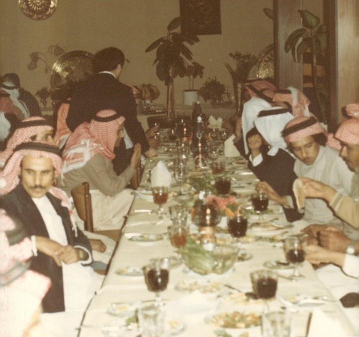 وفد من أدباء تونس في زيارة للنادي …