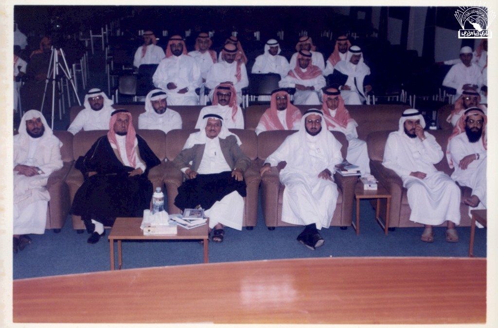 من لقاء مفتوح عن الأندية الأدبية ودورها الثقافي : أ. عبد الله الشهيل – أ . محمد الحميد ..