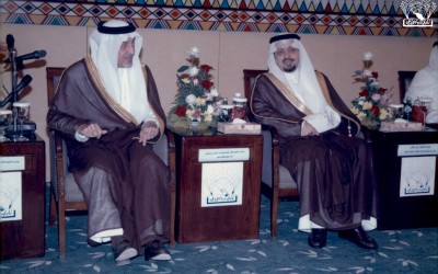 صور من تكريم الأستاذ / محمد بن عبد الله الحميد . الأمير / خالد الفيصل ، ونائبه الأمير / فيصل بن خالد …