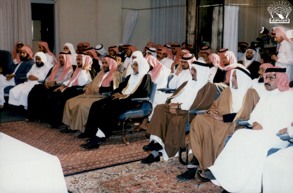 إحدى أماسي النادي الشعرية في محافظة بيشة .