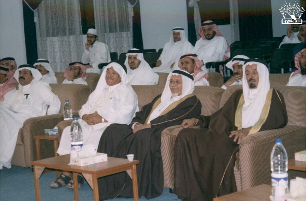 دور الإذاعة والتلفزيون في إثراء الحركة الثقافية ، من اللقاءات الثقافية الشهرية .
