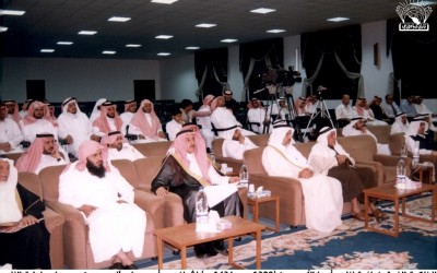 لقاء مع : د. فيصل بن معمر – أ. علي آل عمر عسيري – أ. أحمد التيهاني .