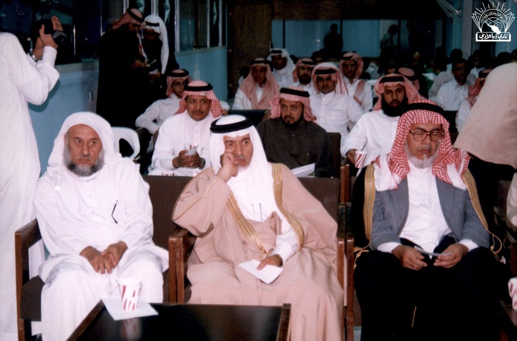 وهنا صور من أمسية شعرية أقيمت في محافظة أحد رفيدة .. بالتزامن أنشطة وتكريم النادي رواده ومبدعي المنطقة .