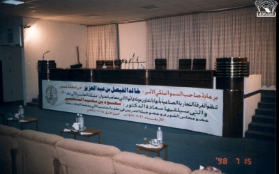 تعاونا مع الغرفة التجارية الصناعية بأبها أقام النادي محاضرة للدكتور / سعود بن سعيد المتحمي عن ( مشكلة الحاسب الآلي) …