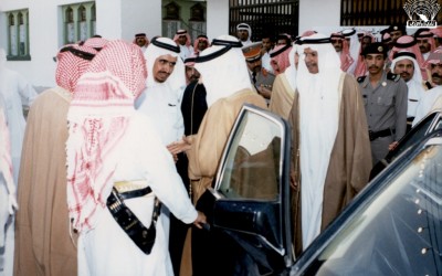 الأمير / فيصل بن بندر نائب أمير المنطقة ( سابقا) يفتتح أحد معارض الكتب في النادي .