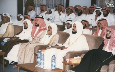 من لقاء الإعلامي الدكتور / عبد الرحمن الشبيلي مع أدباء ومثقفي المنطقة في النادي .
