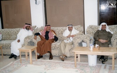 الأديب / محمد زايد الألمعي وإحدى مسامراته في النادي ..