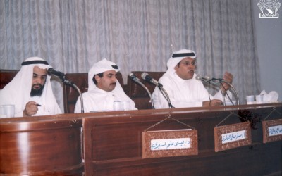 من إحدى أماسي النادي الشعرية : – مسفر الغامدي – عيسى علي عسيري – عبد الرحمن صالح الشهري …