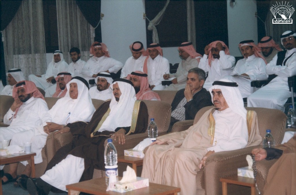 من أمسية شعرية للأديبين / محمد زايد الألمعي – سعيد السريحي – أدارها / فهد الشريف ..