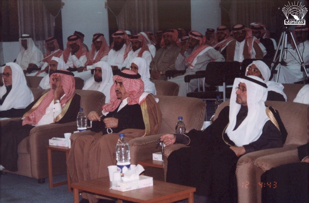 إحدى المحاضرات . الدكتور / رشيد حسن الألمعي – إدارة أ. أحمد علي الغامدي .
