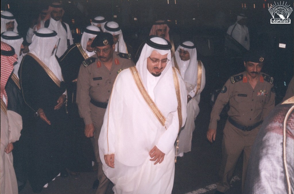 من حفل إشهار صندوق الأديب رعاية أمير منطقة عسير / فيصل بن خالد بن عبد العزيز .