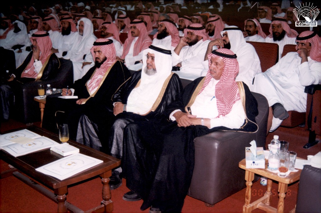 أمسية شعرية للنادي في محافظة بيشة لمجموعة من الشعراء يظهر منهم : – علي حسن الشهراني – إبراهيم طالع – محمد العمري – وأدراها الأديب / تركي العسيري . كما يظهر فيها د. صالح عون الغامدي ..