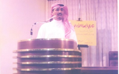 الدكتور / محمود شاكر في إحدى المحاضرات .. التقديم / حسين النجمي ..