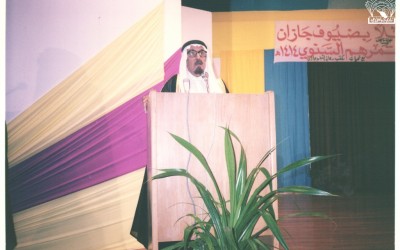 مع بعض أدباء جيزان في أحد لقاءاتهم في نادي أبها الأدبي ..