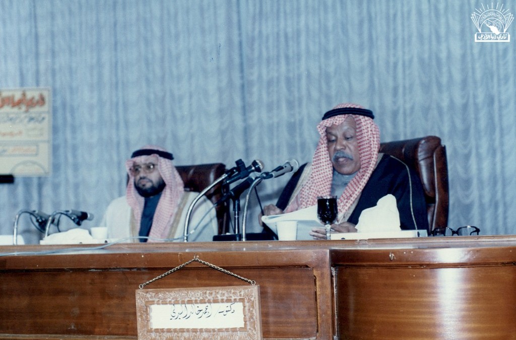 د. أحمد خالد البدلي في إحدى المحاضرات ..